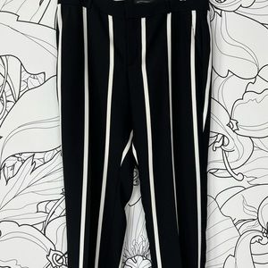 Banana Republic black and white stripe ankle trouser. Size 6. New without tags.